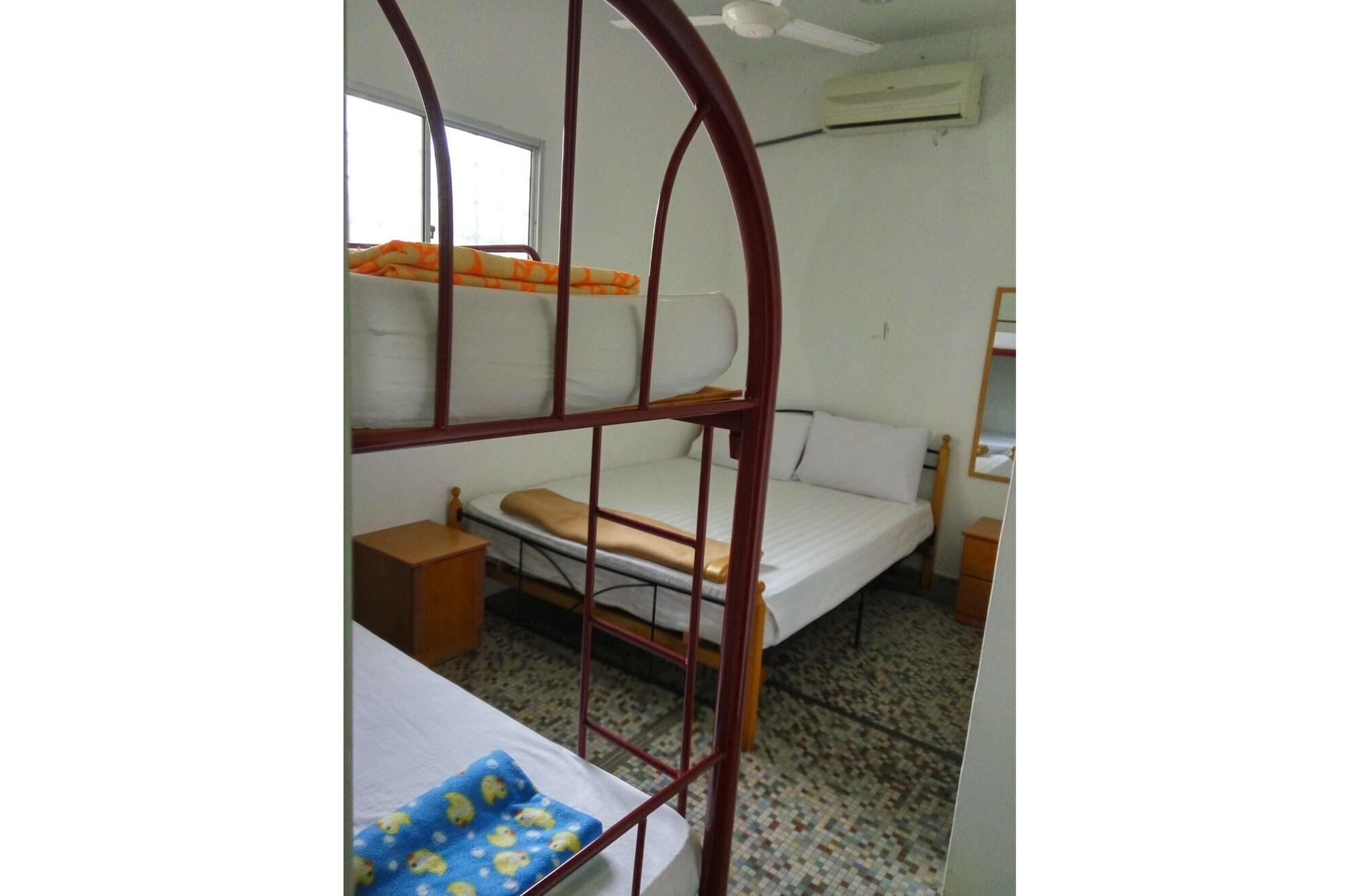 Discovery Youth Hostel Malacca Екстериор снимка